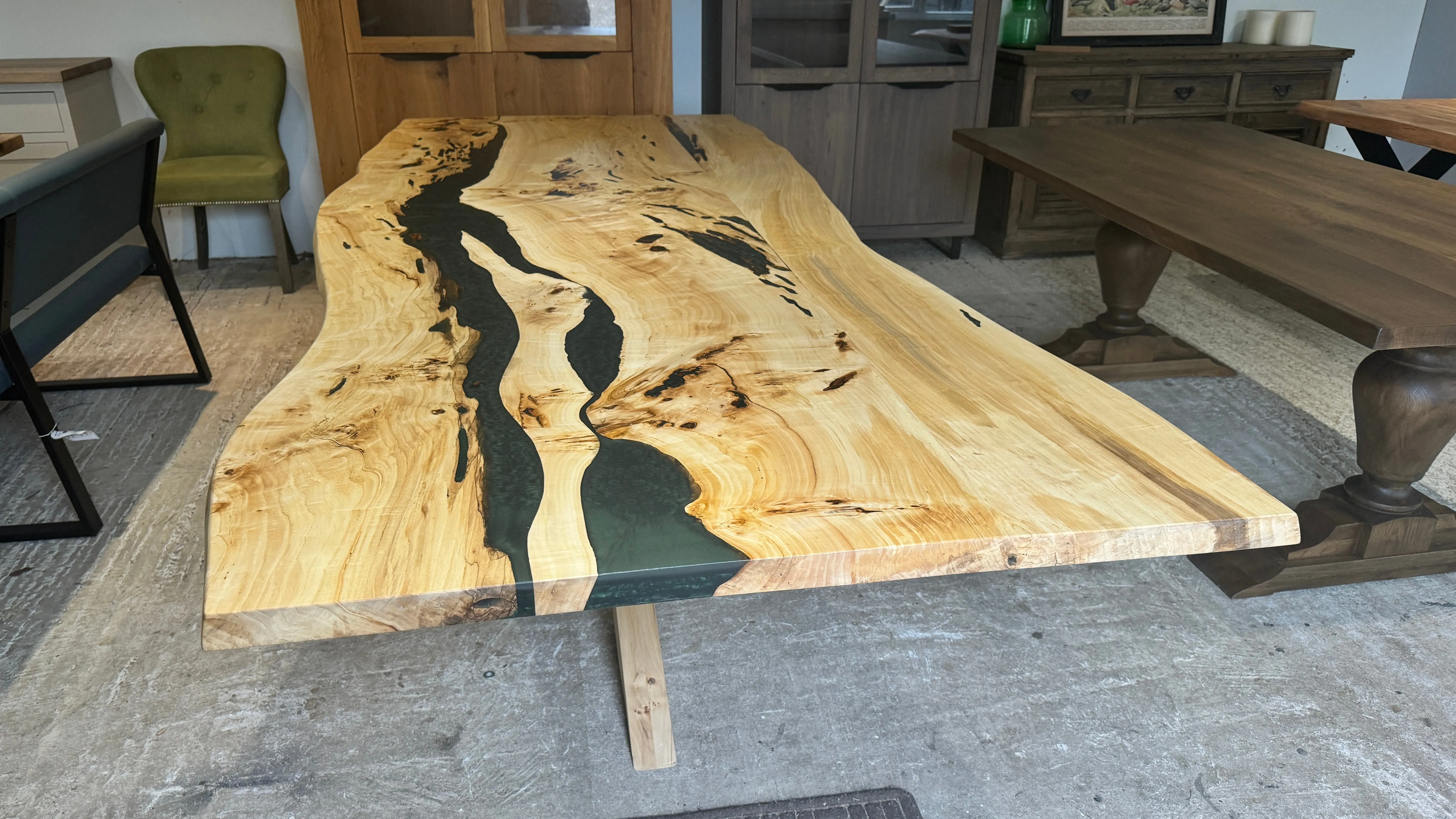 The Poplar Resin: 12 Seater Table