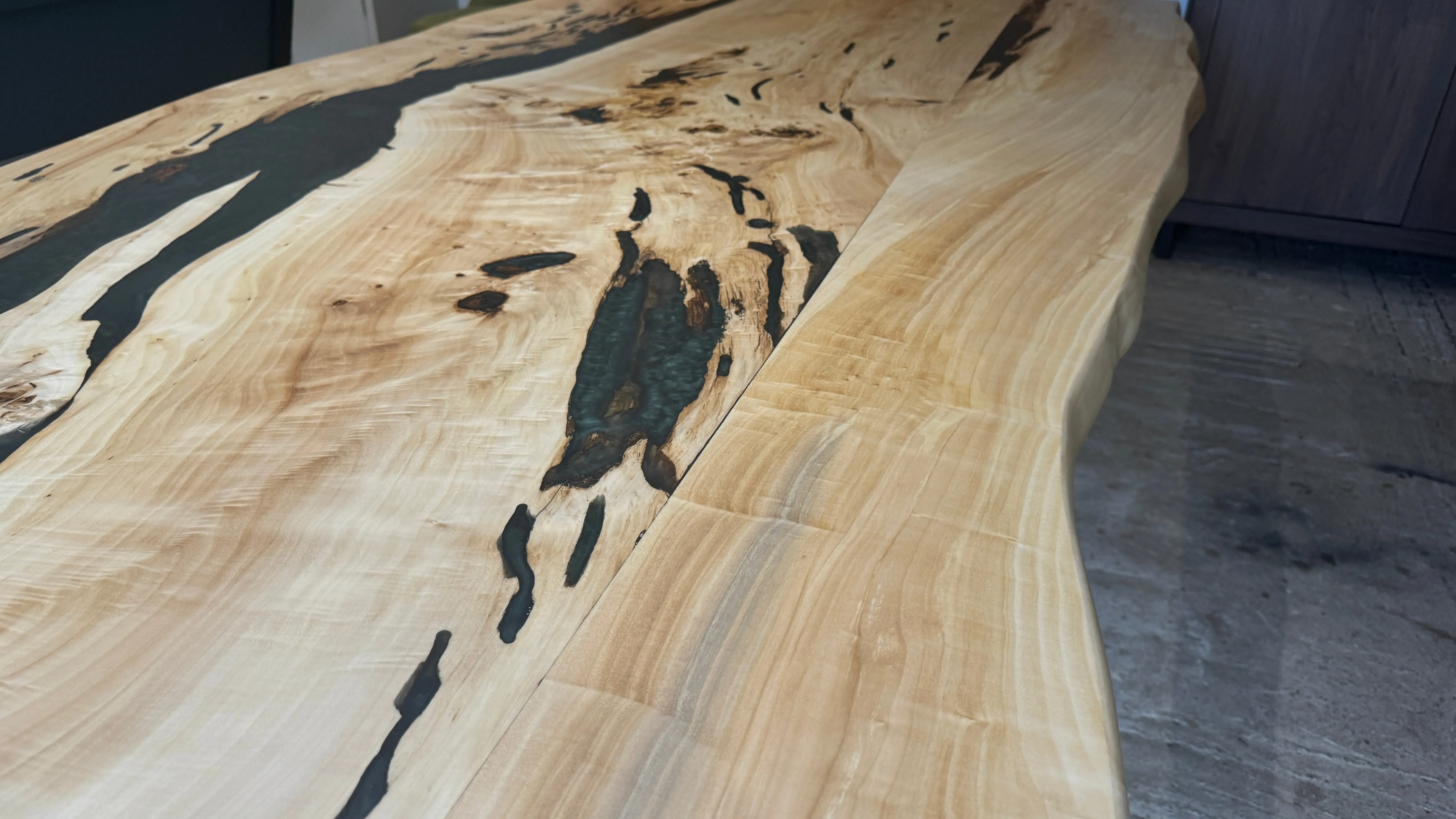 The Poplar Resin: 12 Seater Table