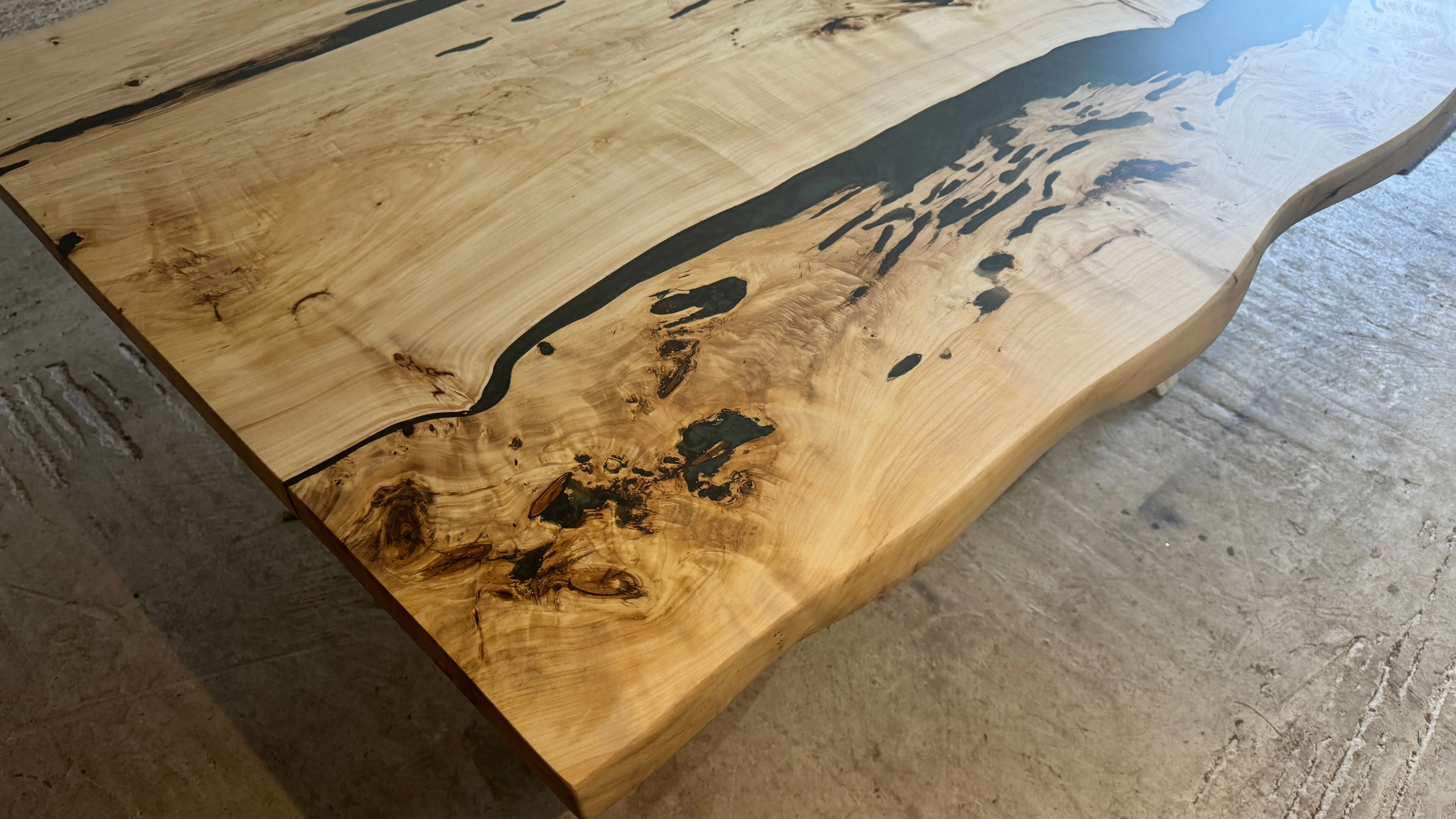 The Poplar Resin: 12 Seater Table